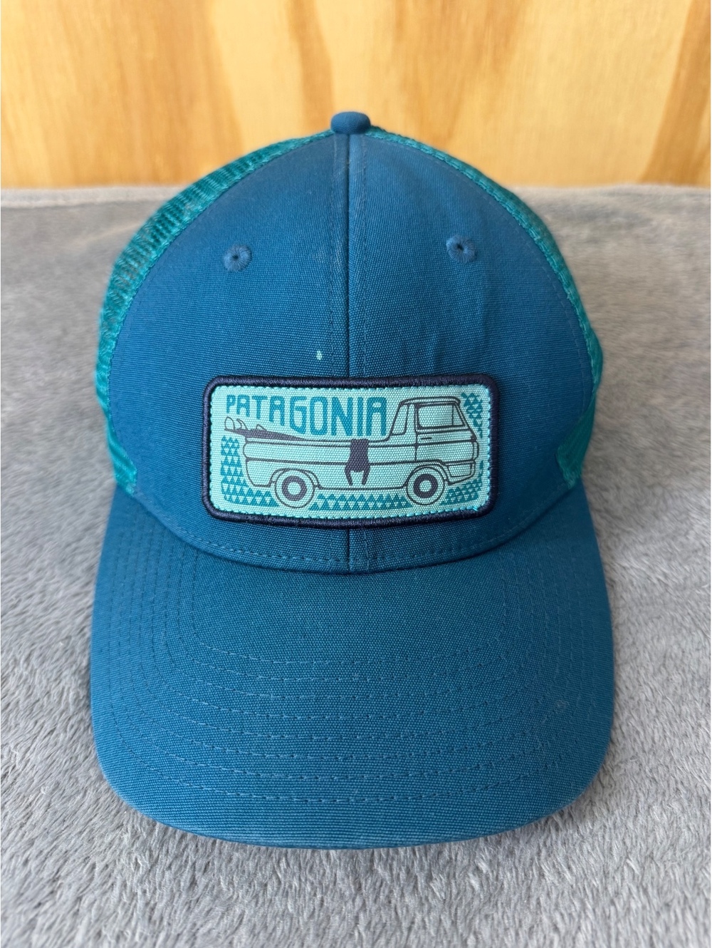 295/513 Patagonia Trucker Hat Teal Blue Vintage Truck Patch Mesh Snapback